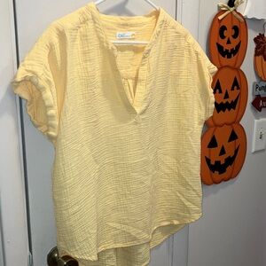C&C California Light Yellow Crepe Blouse Size Large